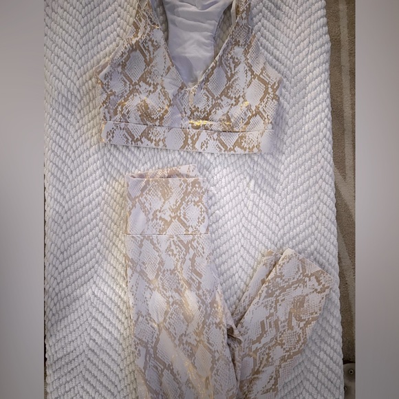 Fabletics Active Set - white snake print - Picture 1 of 6